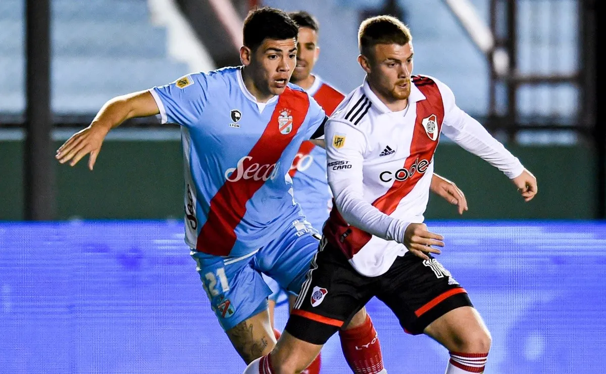 Beltrán jugó los 90 minutos frente a Arsenal pero no pudo destacar.