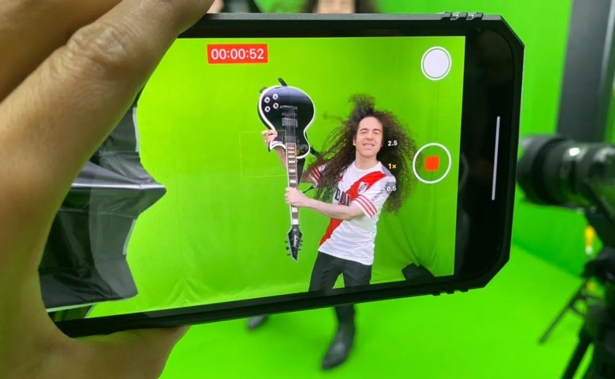 Marty Friedman grabó un videoclip con la camiseta de River.