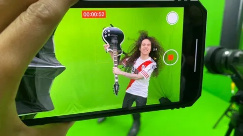 Marty Friedman grabó un videoclip con la camiseta de River.