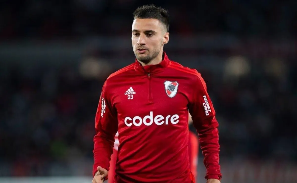 Emanuel Mammana tuvo una noche estelar ante Newell´s y se llevó una ovación de los hinchas.