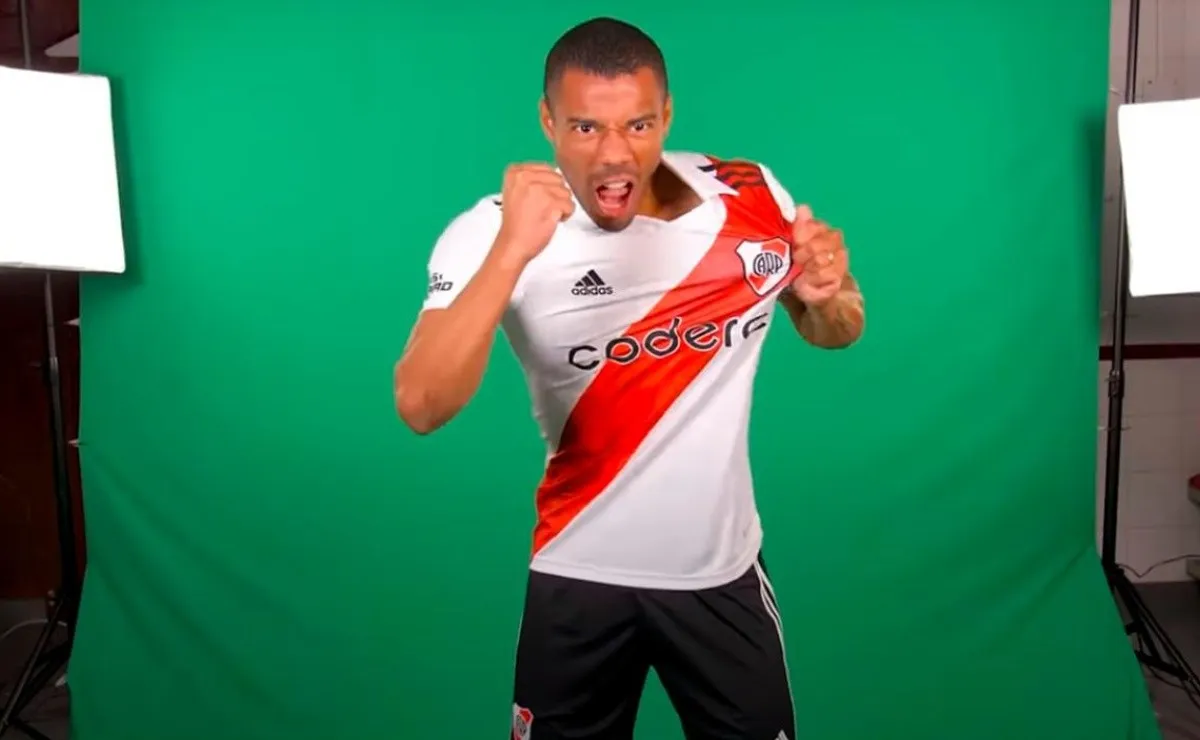 Nicolás De La Cruz, la gran estrella del backstage de fotos del plantel.