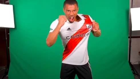 Nicolás De La Cruz, la gran estrella del backstage de fotos del plantel.