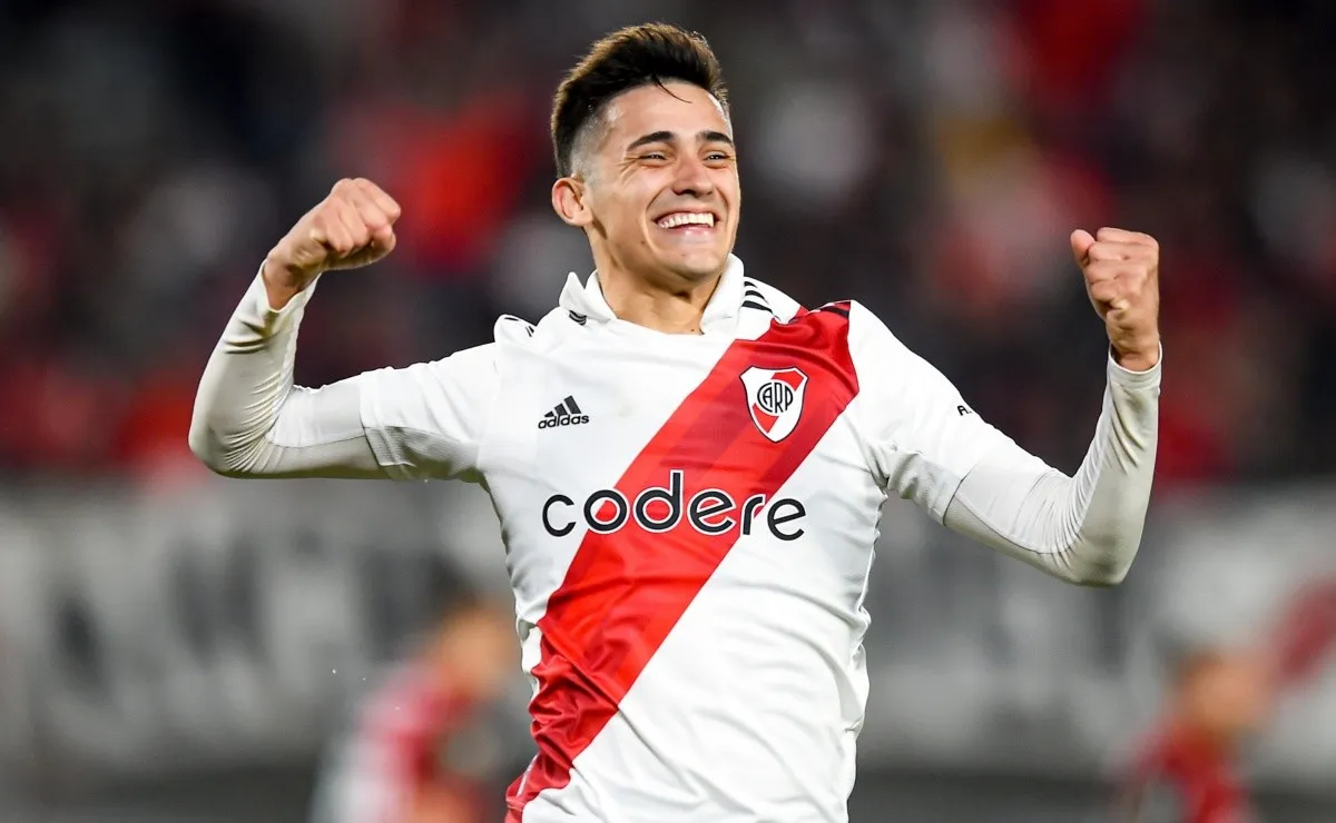 Pablo Solari convirtió sus dos primeros goles con el Manto Sagrado.