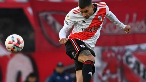 Emanuel Mammana fue una de las figuras de River ante Independiente.