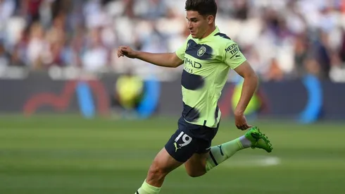 Julián Álvarez disputó sus primeros minutos en la Premier League.