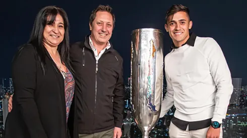 Victor Solari infla el pecho y se llena de emoción al hablar de su hijo.