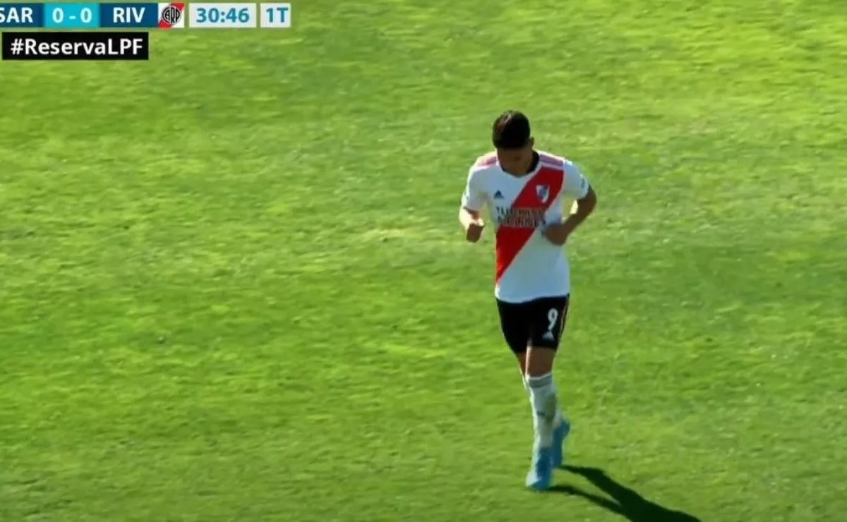 El número 9 de la Reserva no pudo terminar el partido.