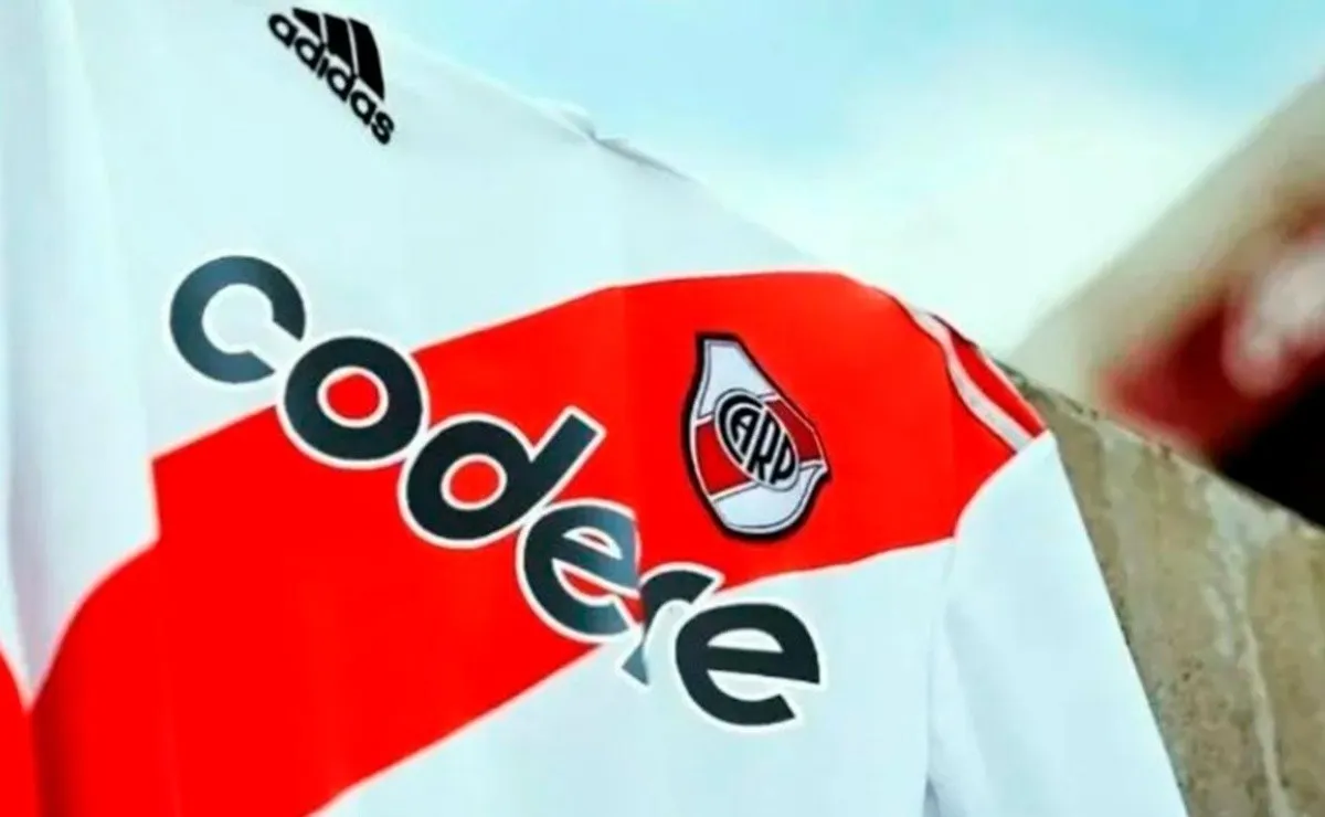 La empresa española pasará a ocupar el frente de la camiseta.