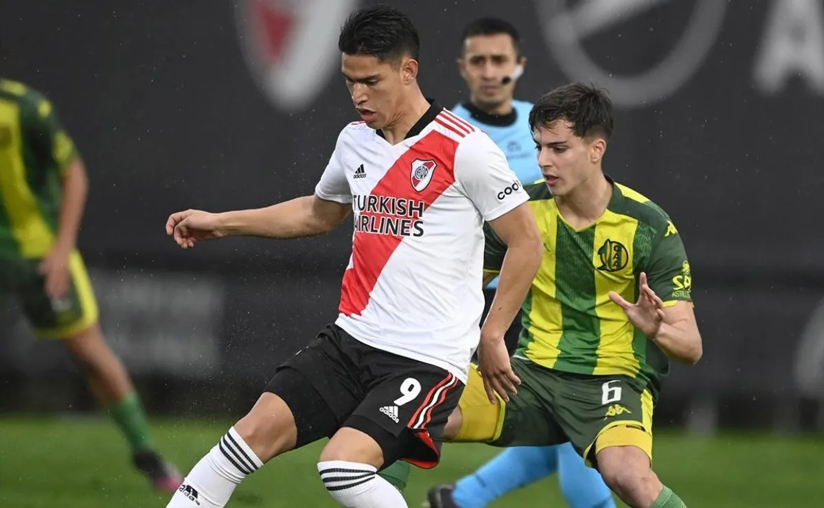 Flabian Londoño jugó como titular ante Aldosivi.