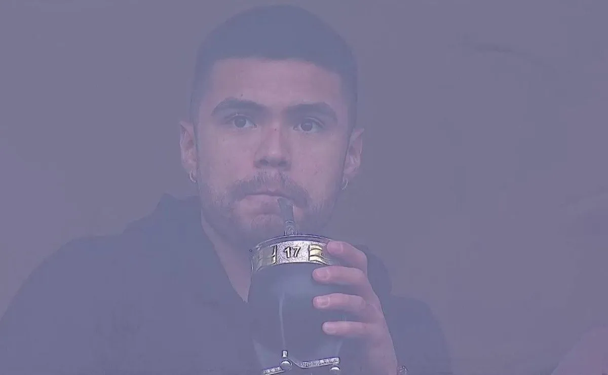 Paulo aprovechó la tarde libre para ir a mirar un poco de fútbol.