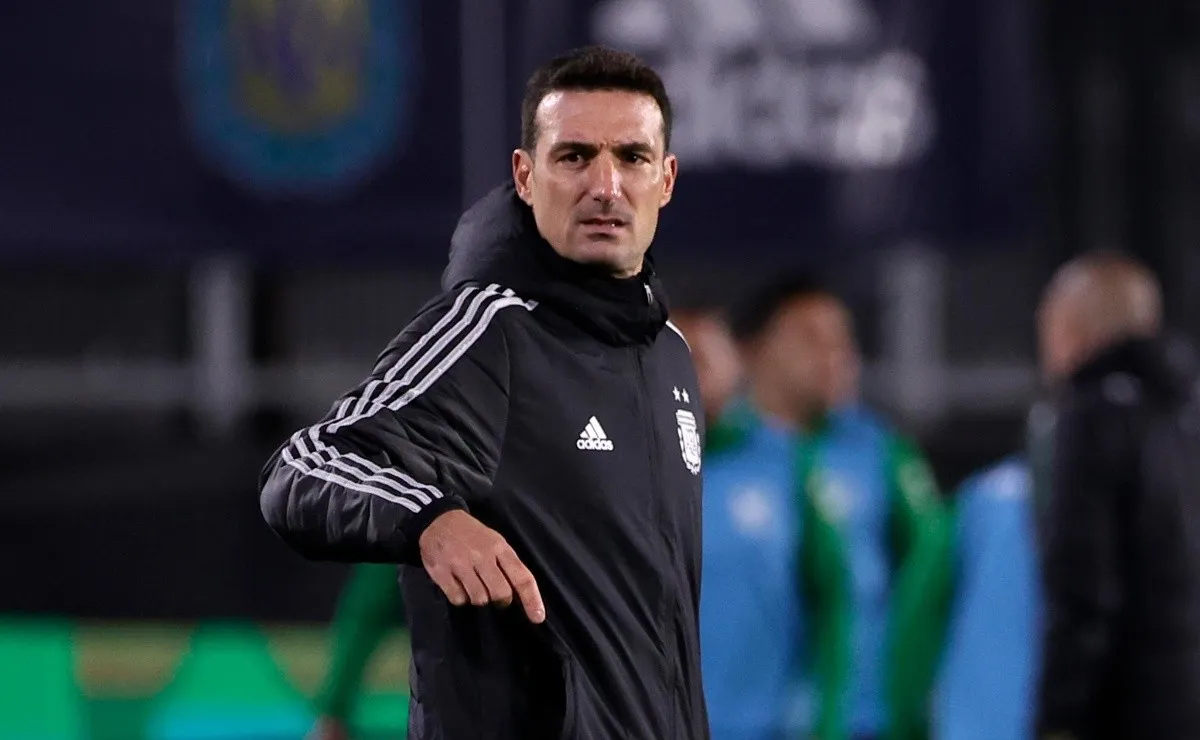 El DT de la Selección está en el Vespucio Liberti para seguir el partido de River.