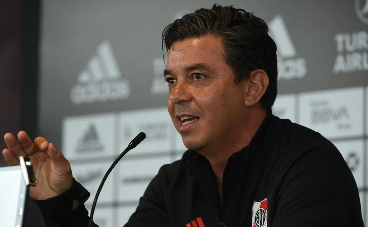 El entrenador de River habla desde el predio de Ezeiza. Seguilo en vivo.
