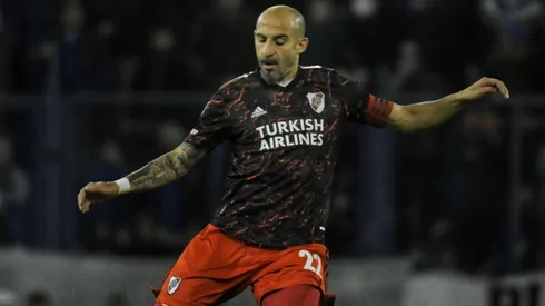 Javier Pinola volvió a llevar la cinta de capitán en el Millonario.