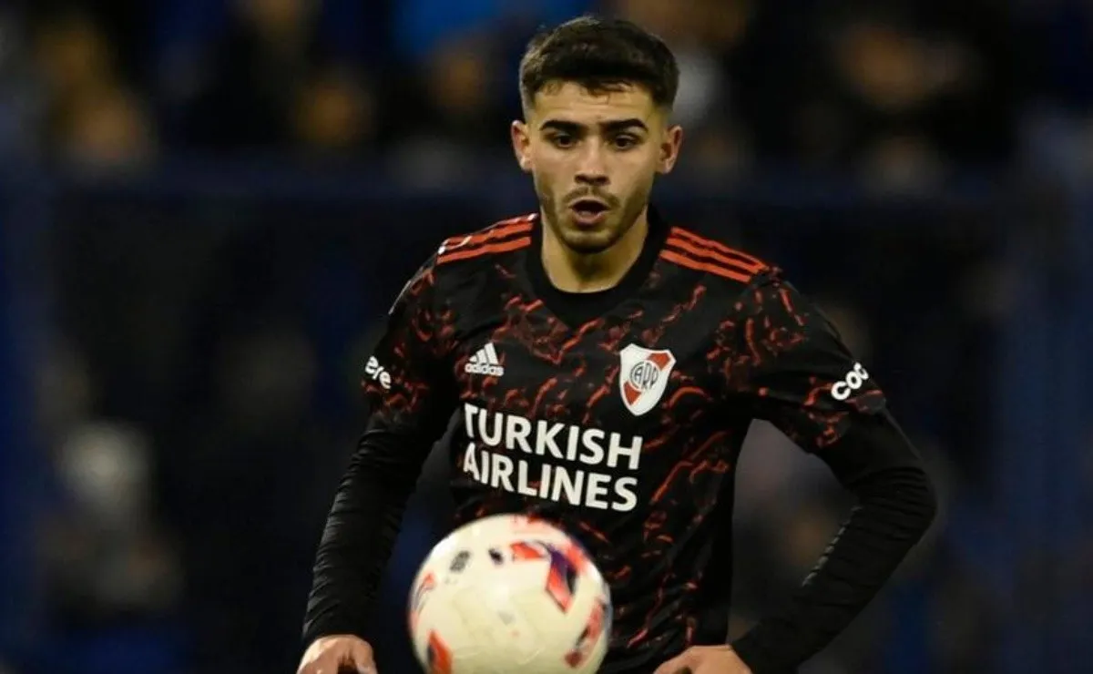 Santiago Simón volvió a jugar en buen nivel ante Vélez en Liniers.