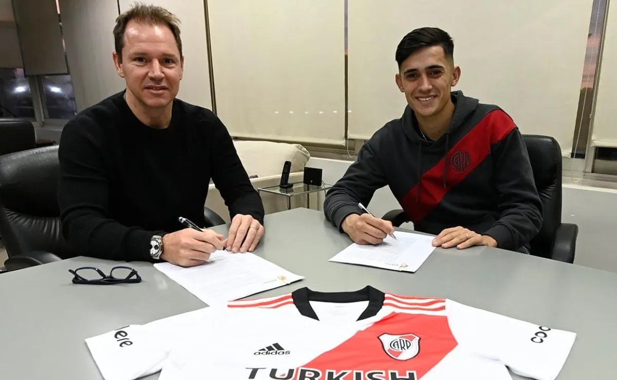Pablo Solari firmó su contrato con River.