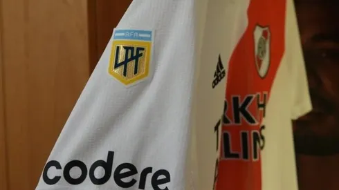 El Más Grande se prepara para el lanzamiento de su nueva camiseta.