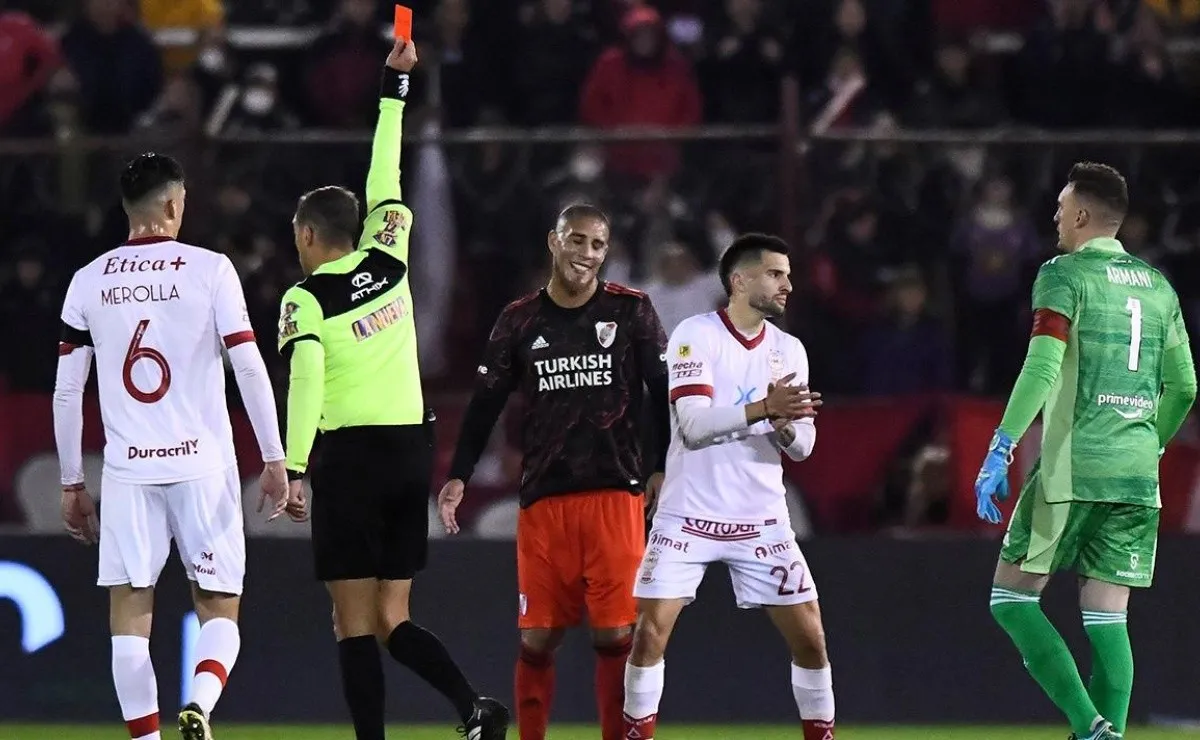 Jonatan Maidana se fue expulsado el pasado domingo en el partido entre River y Huracán.