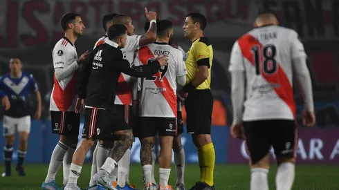 Todo River se le fue al humo a Tobar y con justa razón: el VAR damnificó a River.