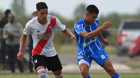 Flabián Londoño Bedoya fue desde el arranque en River y sigue sumando minutos tras la lesión.