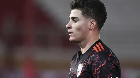 Julián Álvarez volvió a macar y quedó muy cerca de la marca de Borré.