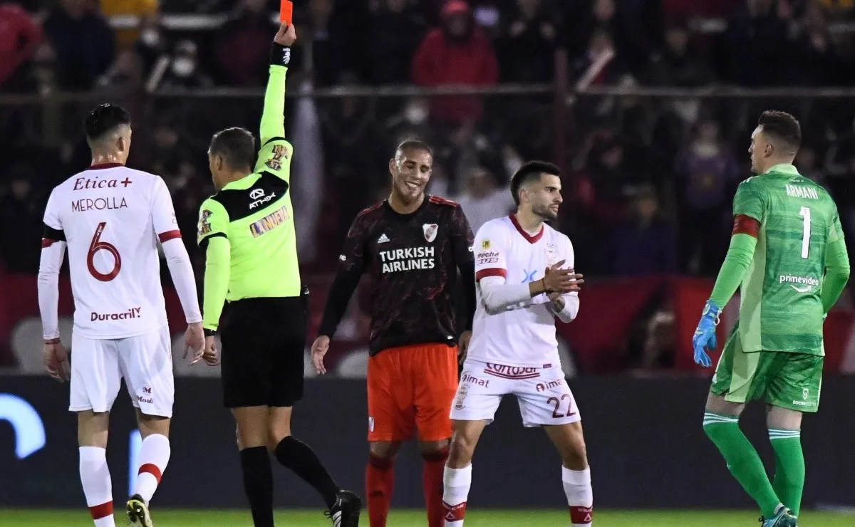 Fernando Rapallini expulsó a Jonatan Maidana.