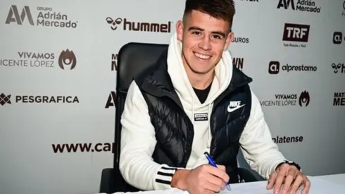El lateral millonario firmó contrato con su nuevo club por una temporada.