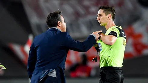 El Muñeco tuvo un fuerte cruce con el árbitro en el partido con Godoy Cruz.