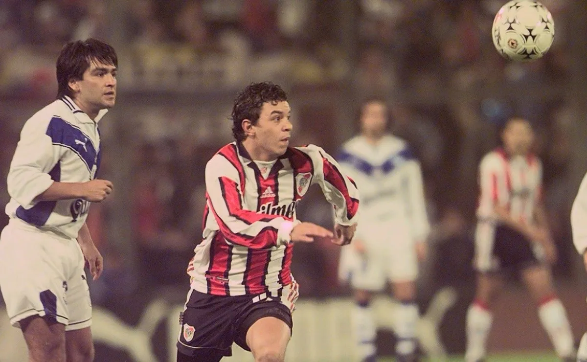 Ayer como jugador, hoy como técnico: el Muñeco va por una nueva clasificación ante Vélez.
