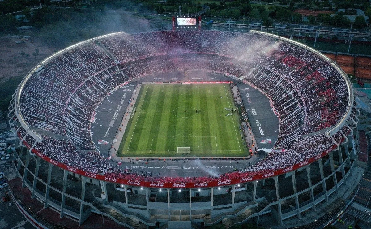 "En casa y con nuestra gente", así River empezó a palpitar el partido con Vélez en redes sociales.