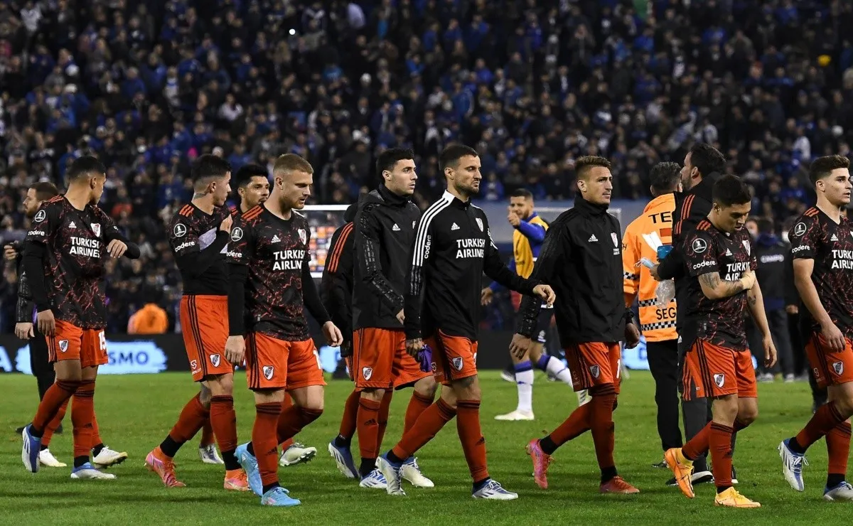 Cabizbajo y masticando bronca, así se fue River de la cancha de Vélez después del 0-1.