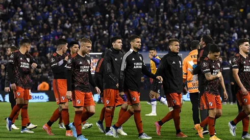 Cabizbajo y masticando bronca, así se fue River de la cancha de Vélez después del 0-1.