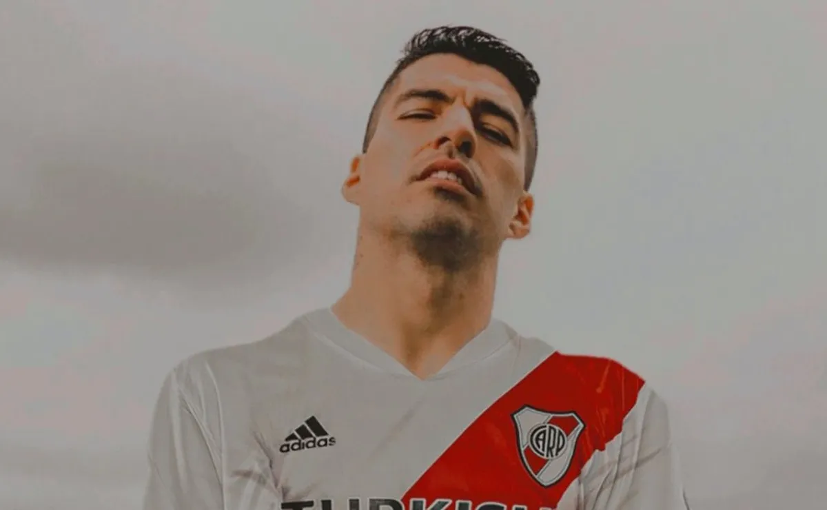 De que la banda roja le queda pintada no hay ninguna duda...