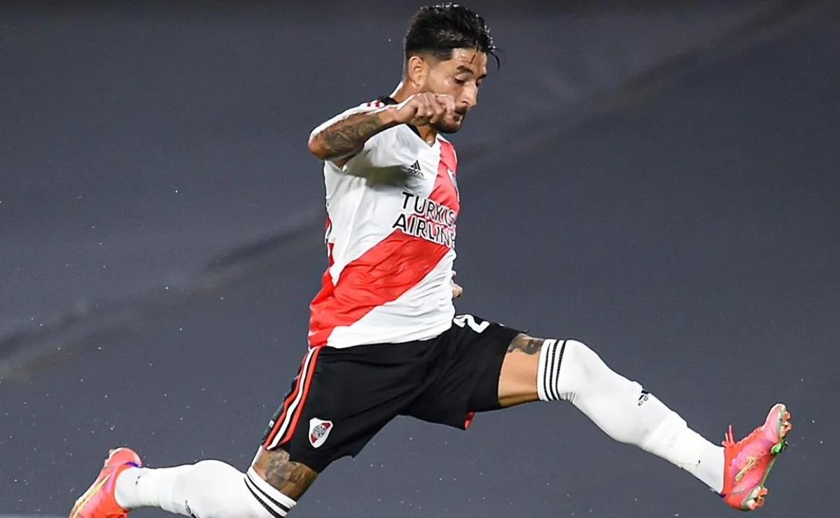 Milton Casco podría volver al equipo titular ante Vélez.