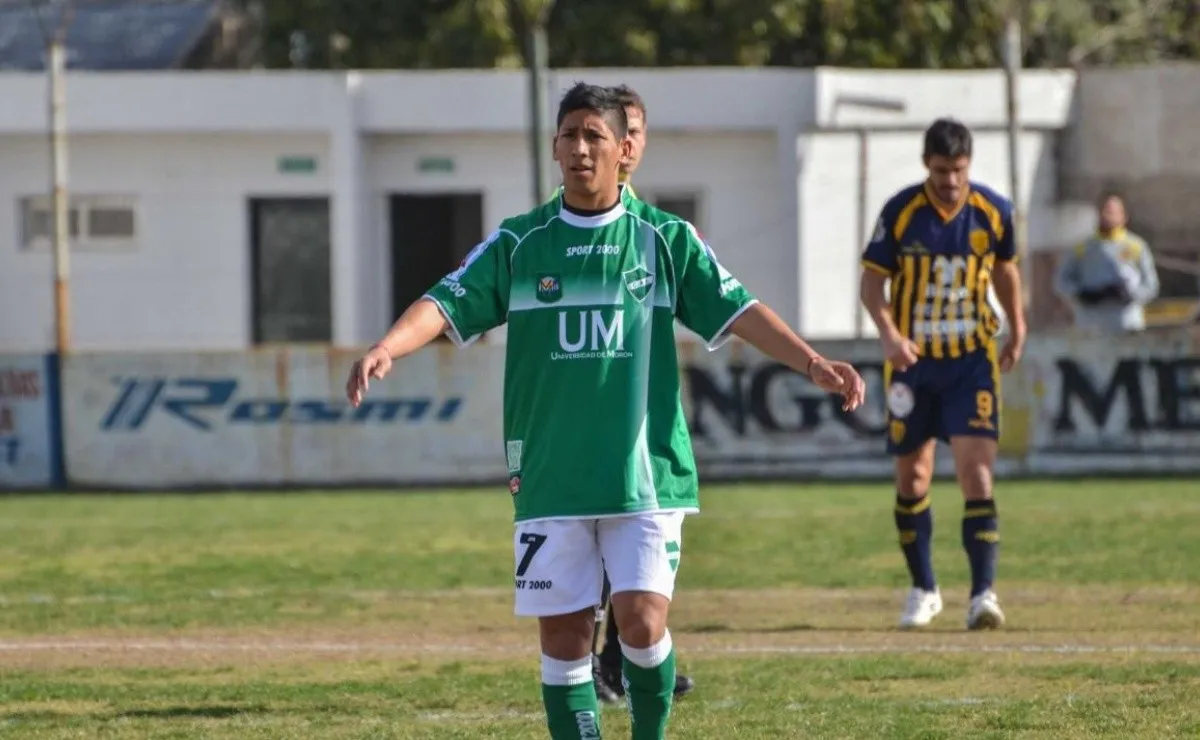Aliendro en su paso por Ituzaingó, disputando un partido frente a Dock Sud por la Primera C.