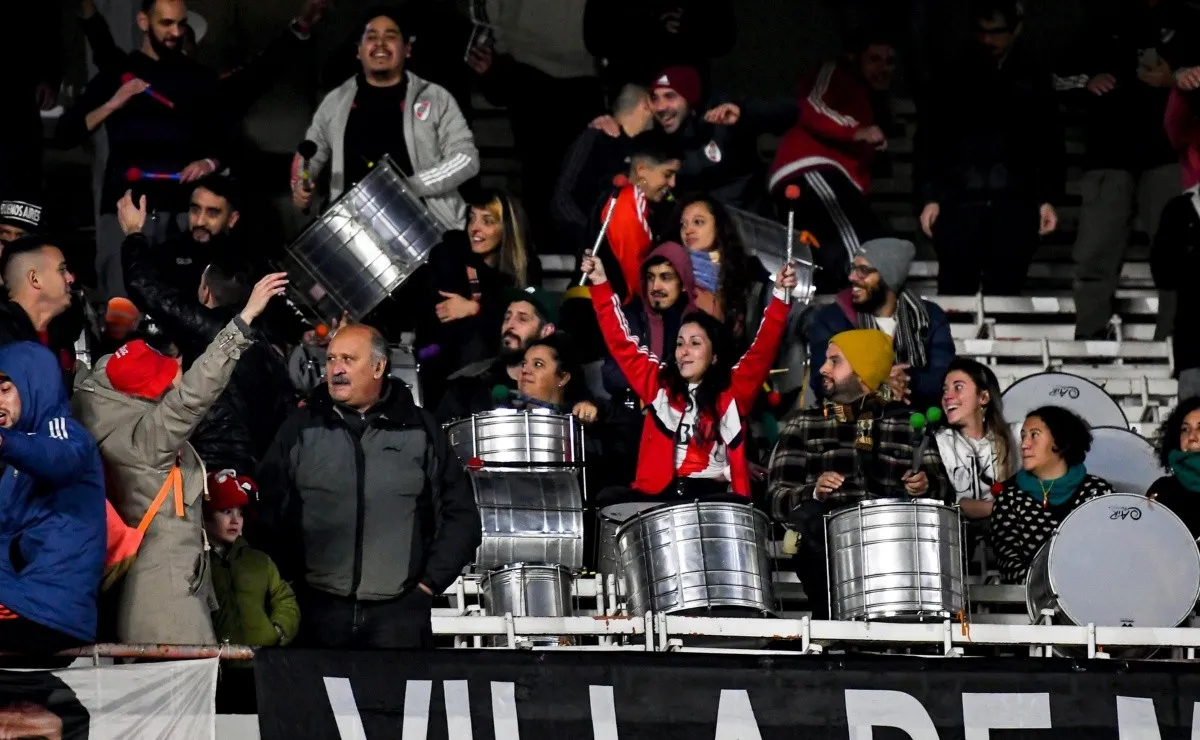 Noche histórica: los bombos volvieron al Monumental y la cancha fue una auténtica fiesta.