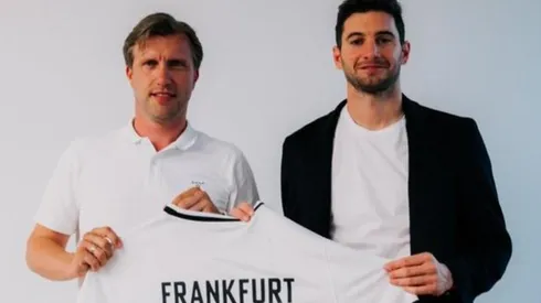 La presentación oficial del Pipa en su nuevo club.