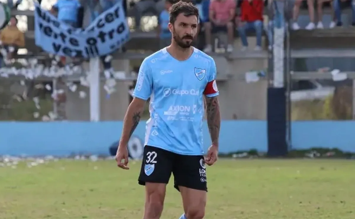 Nacho sigue haciendo goles, ahroa con la camiseta de su amado Hughes FC de Santa Fe.