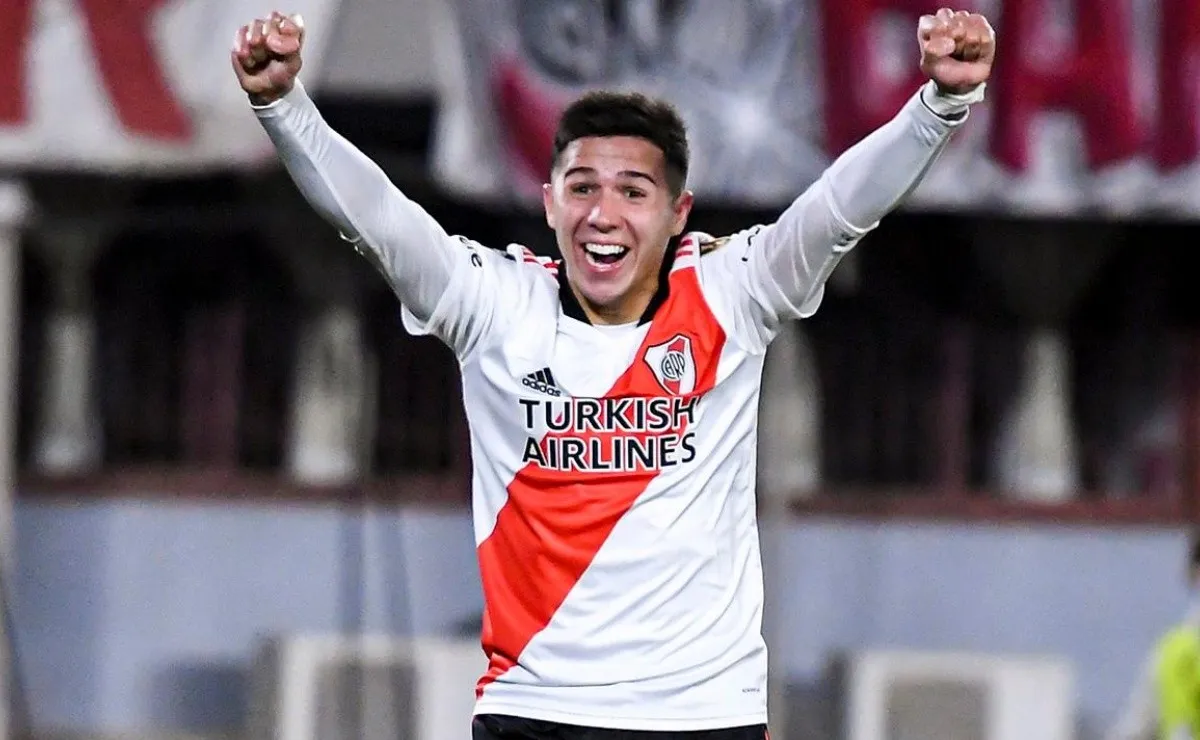 Enzo Fernández dejará River y se irá a Benfica, eso sí el futbolista permanecerá en Núñez hasta fin de año y el Millonario se quedará con un 25% del pase.