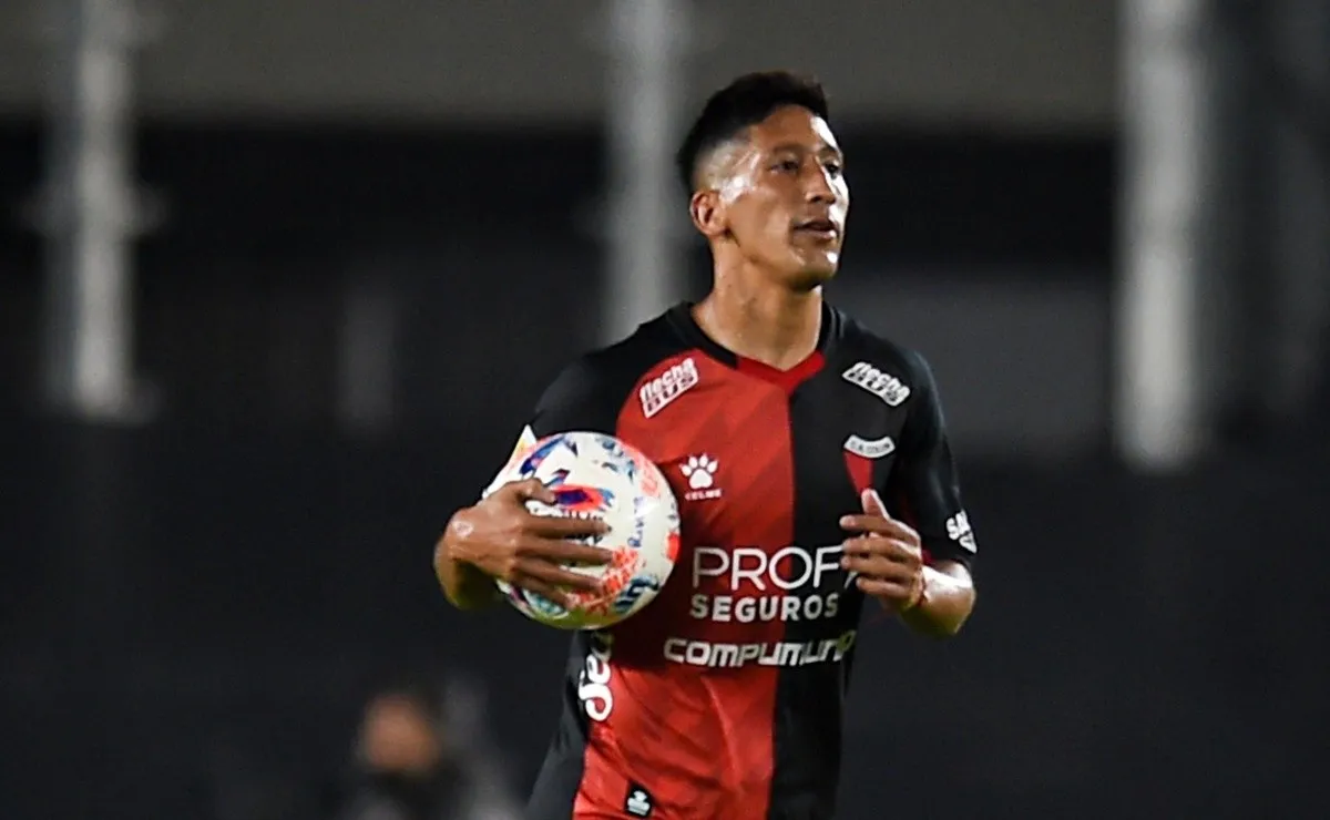 El volante de Colón aparece en la órbita de River y podría sumarse si se cae el acuerdo con Independiente.