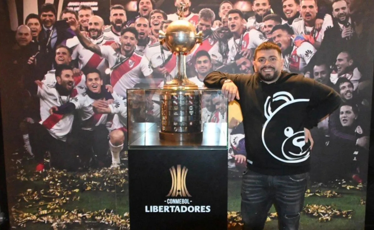 Diego Maradona Junior con la Copa Libertadores 2018.