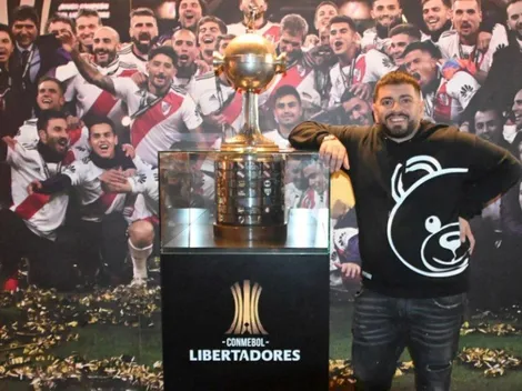 Diego Maradona Jr. visitó el Museo y posó con la Copa Eterna