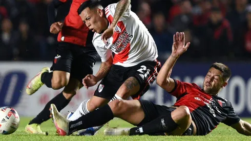 River no jugó bien en Santa Fe y perdió por un gol que fue cobrado a instancias del VAR.