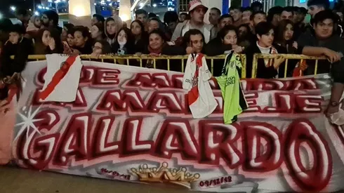 Cientos de simpatizantes le dieron la bienvenida al Millonario.