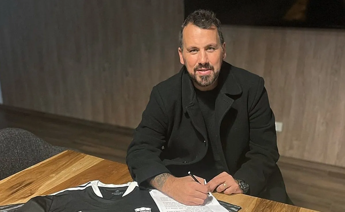 El Ogro estampó la firma y ya se puso al frente de su nuevo equipo en el ascenso.