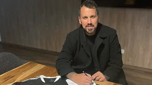 El Ogro estampó la firma y ya se puso al frente de su nuevo equipo en el ascenso.