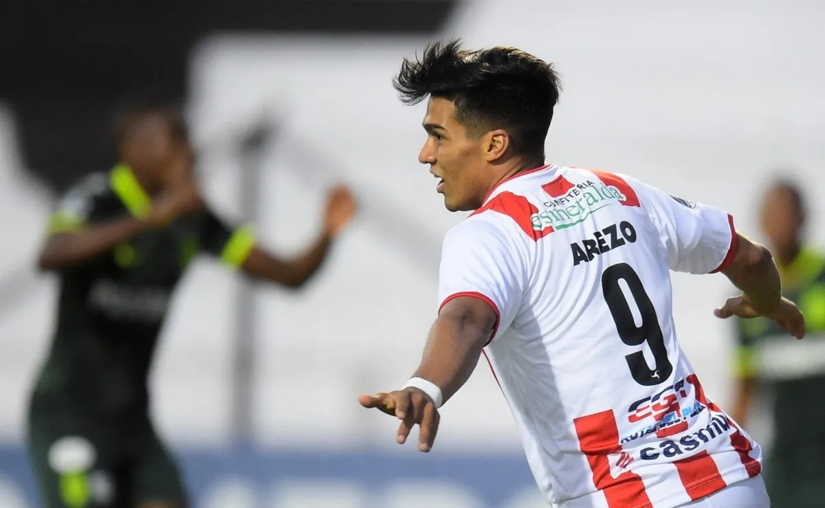 Arezo tuvo un 2021 espectacular en River Plate de Uruguay y dio el salto a Europa.