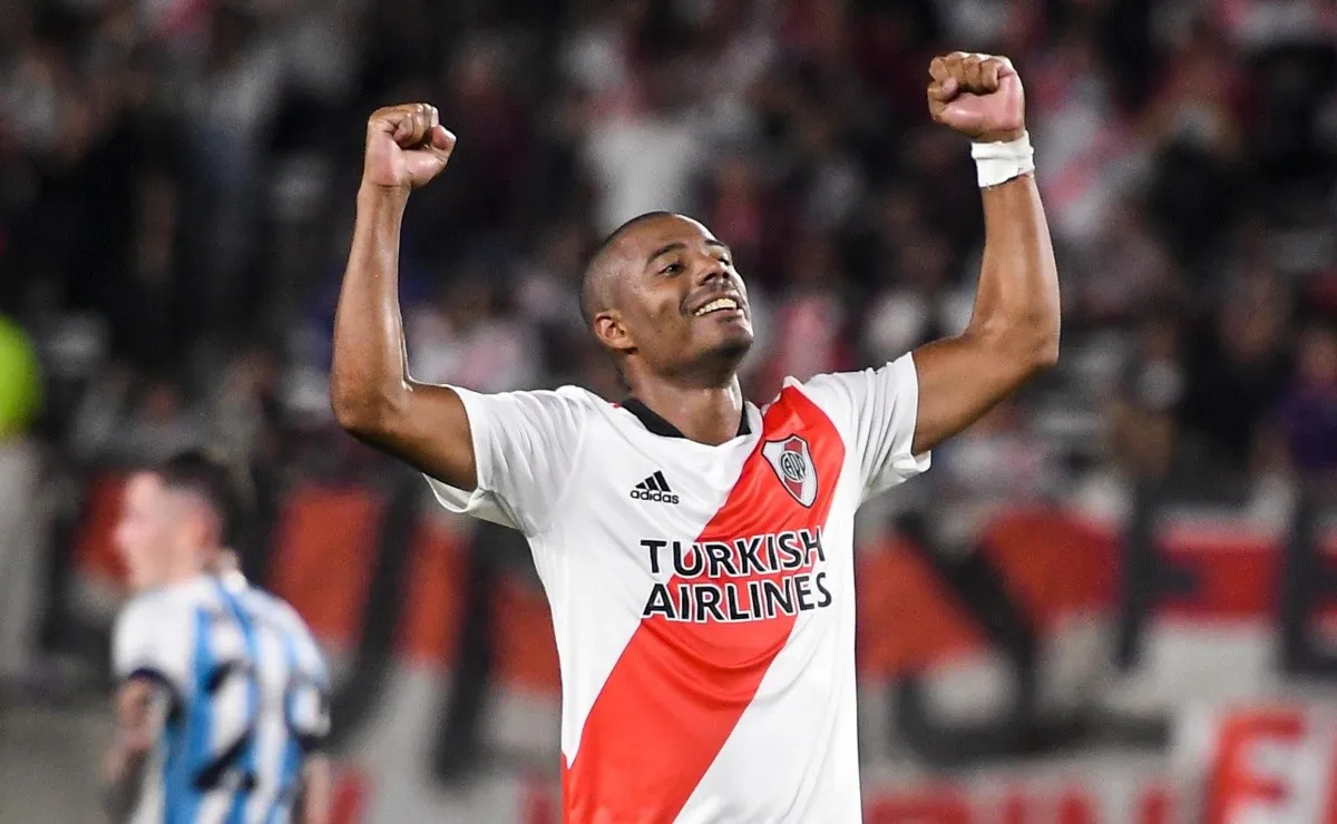 El mediocampista llevó un poco de tranquilidad a los hinchas de River con respecto a su futuro en el club.