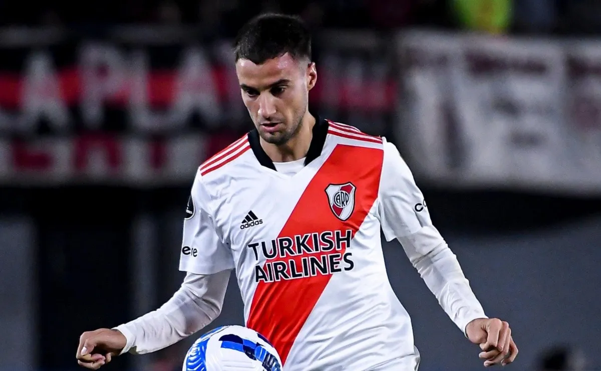 Emanuel Mammana salió muy dolorido en su rodilla izquierda