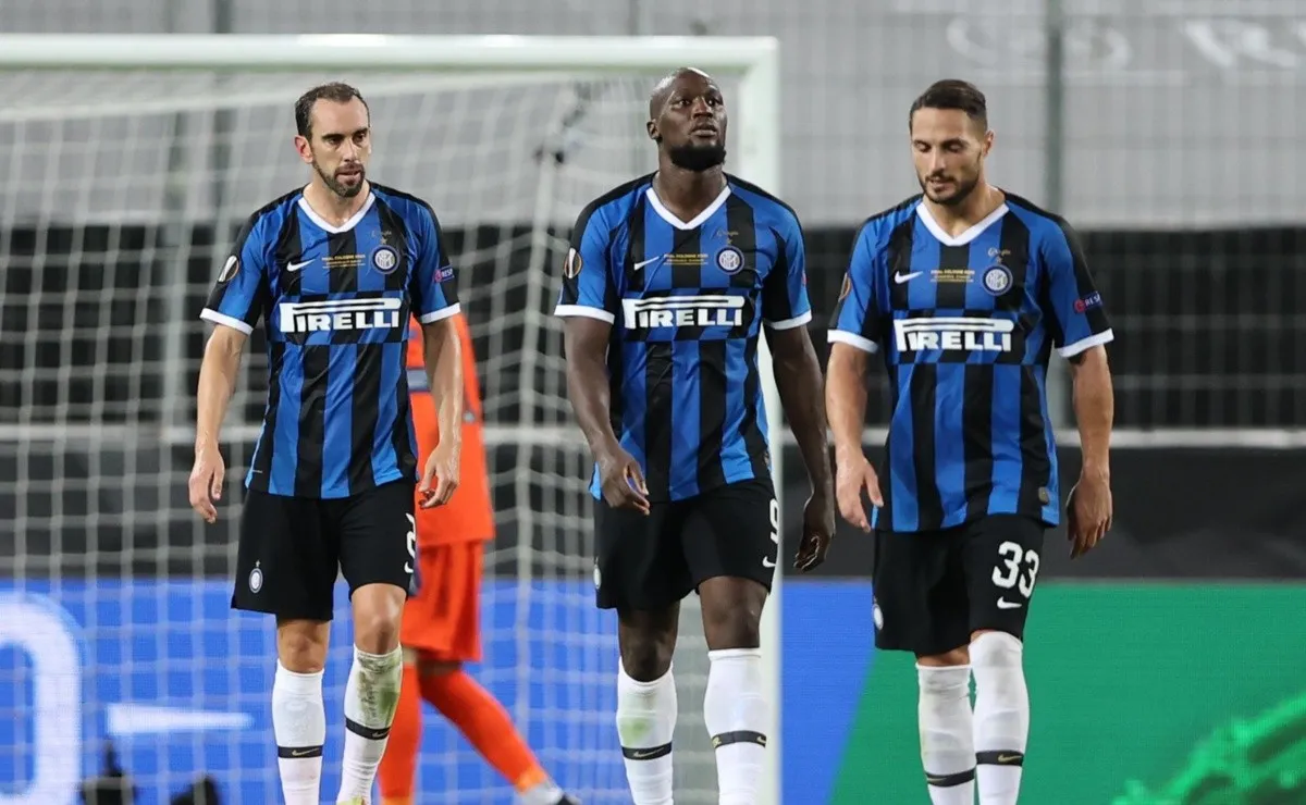 El ex jugador del Inter de Italia podría recalar en el equipo de Liniers en los próximos días.