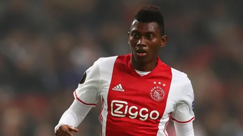 Gallardo sigue buscando un delantero y apareció el nombre de un colombiano que juega en Rusia.